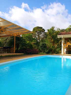 LakeGardens Arenal Condos